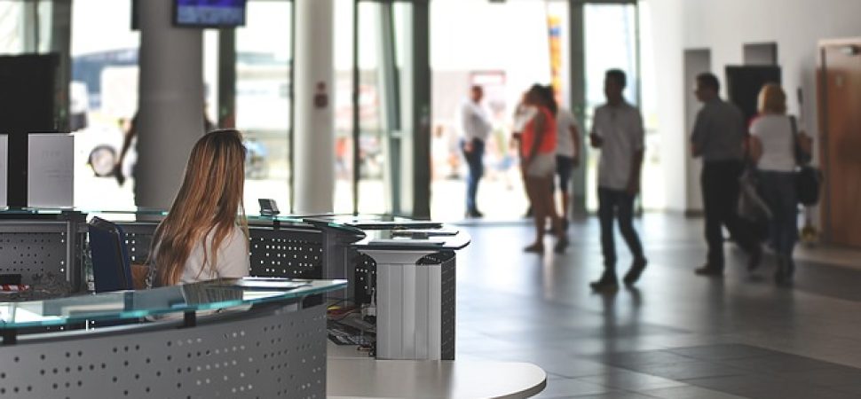 Utiliza nuestro servicio de línea regular al Aeropuerto de Santiago de Compostela